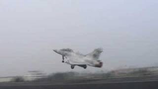 preview picture of video 'Taiwanese RoCAF Fighters Takeoff/Landing on Highway!'