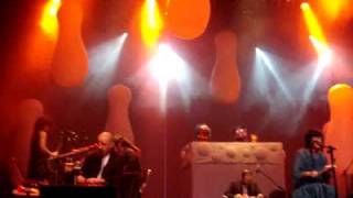 pato fu @ caixa cultural rj: frevo mulher