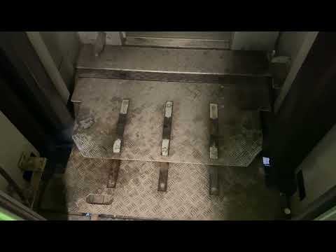 Einfahrt Lyss, Gleis 2: RBDe 238 e B 628