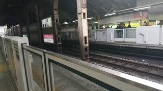 山手線235系到着警笛あり