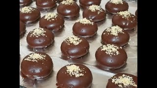 حلوة النشا السهلة و السريعة التحضير هشة و تذوب في الفم
