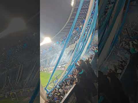 "EL RECIBIMIENTO QUE ESTUVO A LA ALTURA DE LOS JUGADORES " Barra: La Guardia Imperial &bull; Club: Racing Club