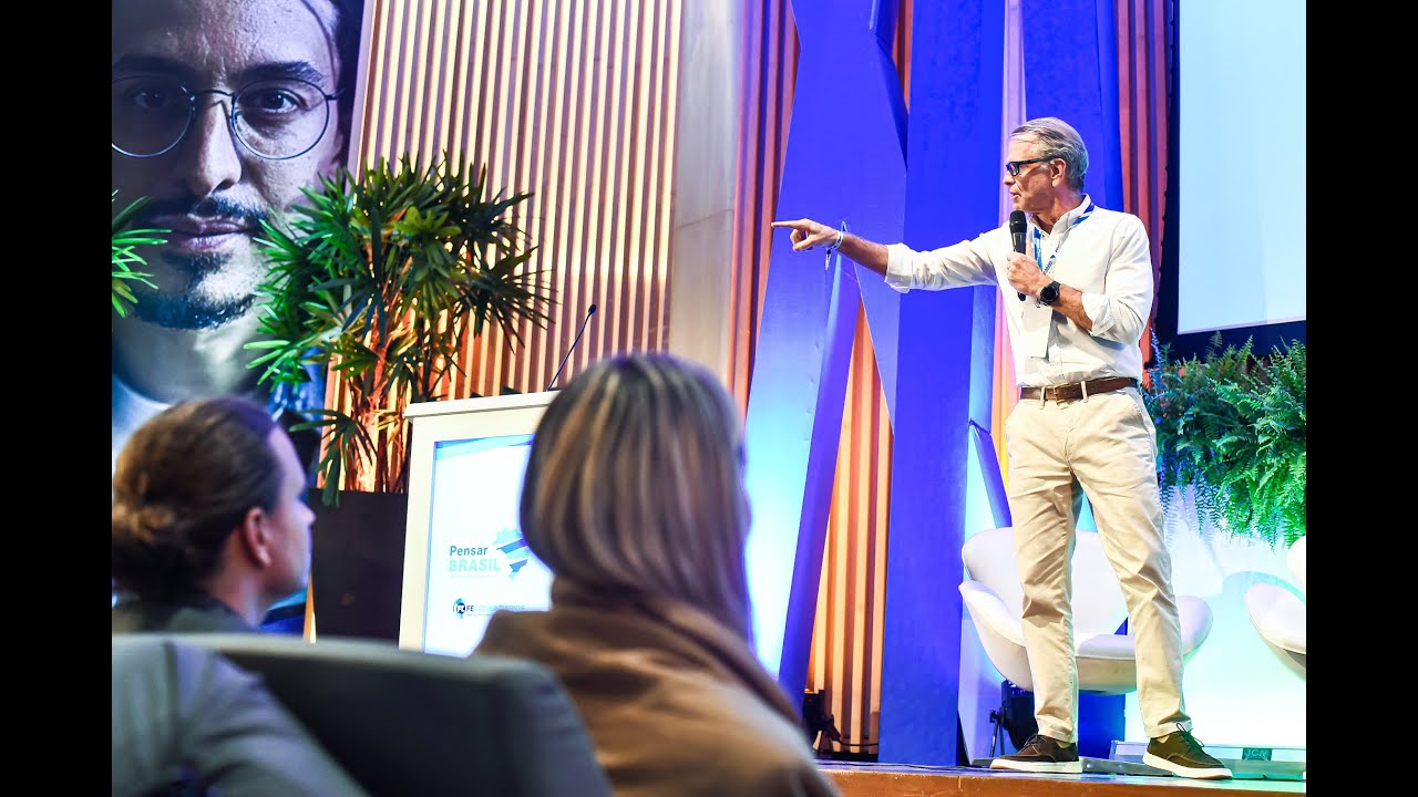 |PENSAR BRASIL| O técnico de vôlei Bernardinho impressiona o público com palestra no Museu do Amanhã
