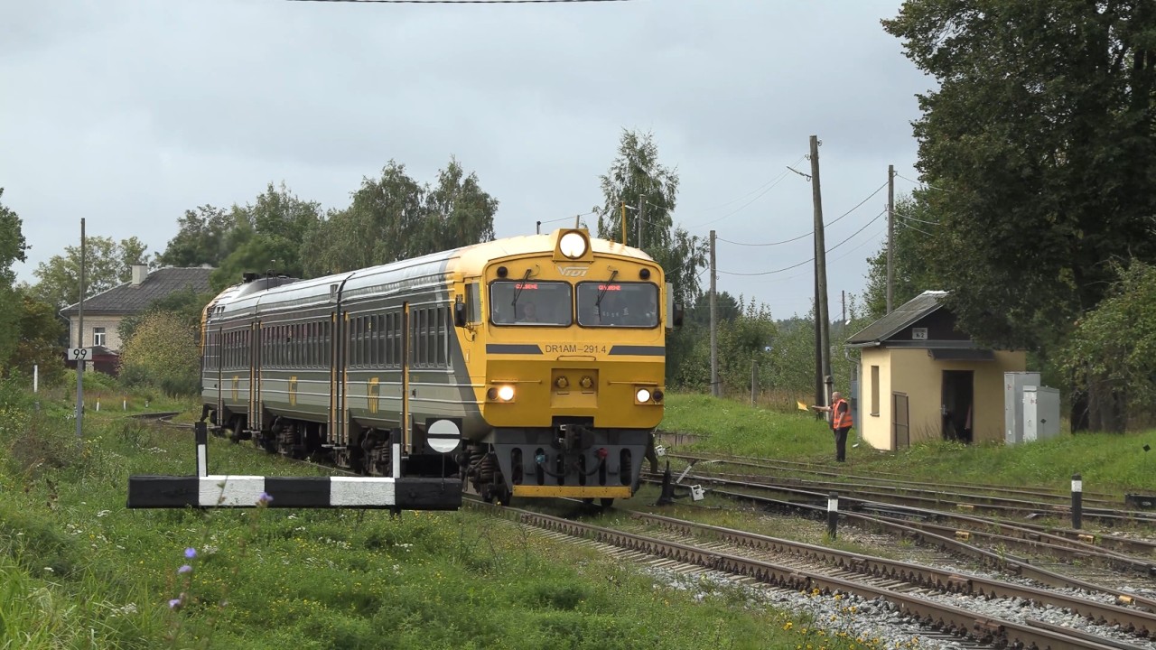 Дизель-поезд ДР1АМ-291 на ст. Гулбене / DR1AM-291 at Gulbene station