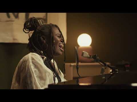 Daymé Arocena - Amor De Invierno (Official Video)