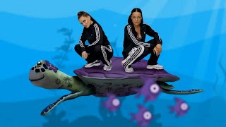 Kadr z teledysku Hardstyle Fish tekst piosenki Little Big & Little Sis Nora