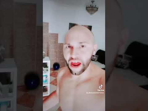 Dani Martín ,cantando por el