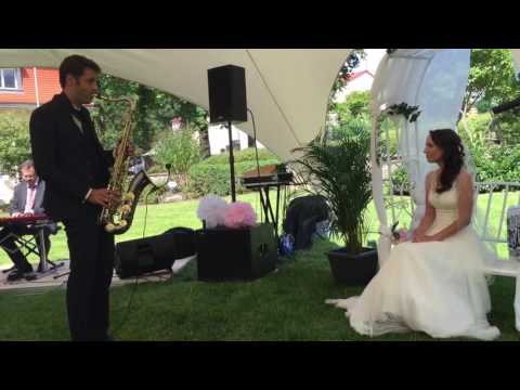 Ehemann spielt Herzdame ein Saxophon-Ständchen - selbst komponiert! 😍😍😍