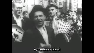 Kadr z teledysku Zakazana piosenka o Putinie (Siekiera, motyka) tekst piosenki Klub Komediowy TV