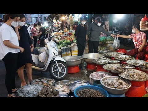 Night Views of Vegetables Street Food Market @Toul Tom Puong - Night Activities Vendors in Town