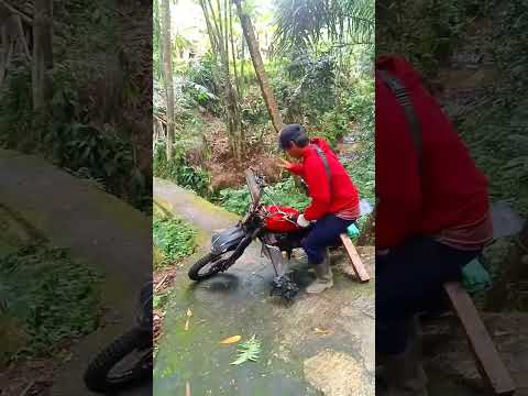 keberanian yang di paksakan #automobile #wheelsaw #offroad #bridgesaw #ojekkayujati #chainsaw