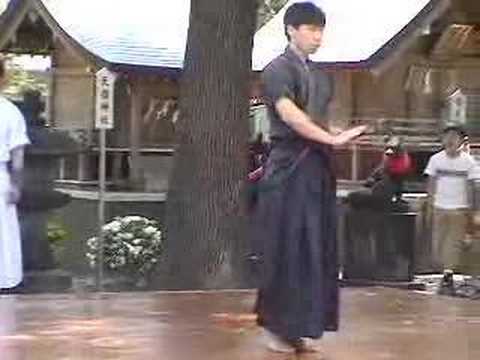 Tenshinshou Jigenryustudents at Kameido shrine 2005 before the split