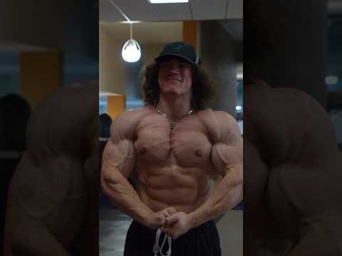 Sam Sulek Shows His FREAKY Pump!😳  #samsulek #gym #fitness #shorts