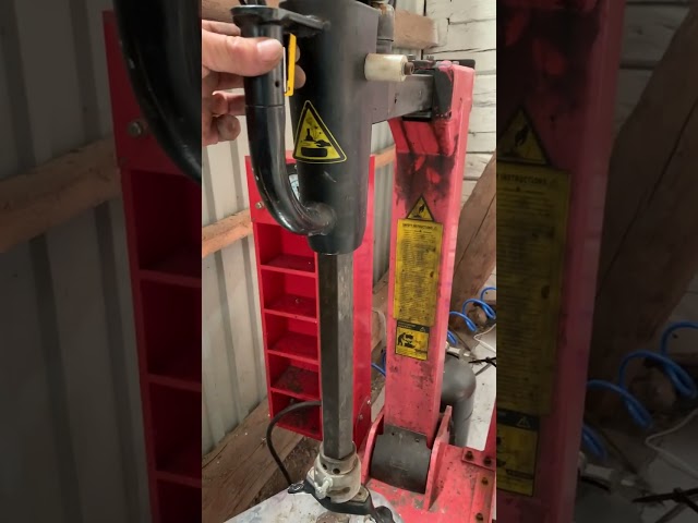 1073839 Tirechanger Launch TWC 682 tire machine