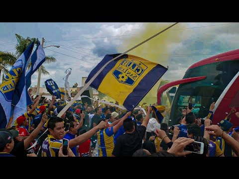 "PASILLO DE BIENVENIDA | ATLÉTICO DE SAN LUIS VS QUERÉTARO (PARTE 1)" Barra: La Guerrilla • Club: San Luis