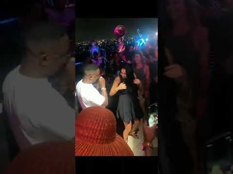 Watch Sarkodie and Kelvynboy Mashup downflat and Labadi live.