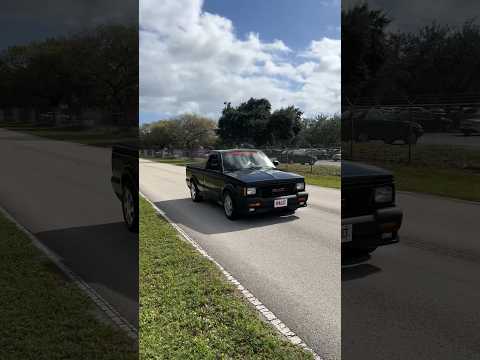 That sound 😳 .. This Insanely clean 1991 GMC Syclone 🌪️ 🔗 in profile for LIVE auction! #shorts