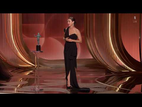 Keri Russell: Award Acceptance Speech | The 32nd Annual Actor Awards