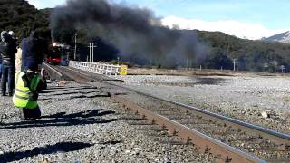 preview picture of video 'JB1236 Thrash! - in HD! (Arthurs Pass Steam Excursion, 9th August 2009)'