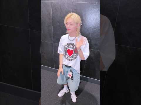 It's dangerous to go alone! Take this🐈 #StrayKids #스트레이키즈 #필릭스 #Felix #YouMakeStrayKidsStay