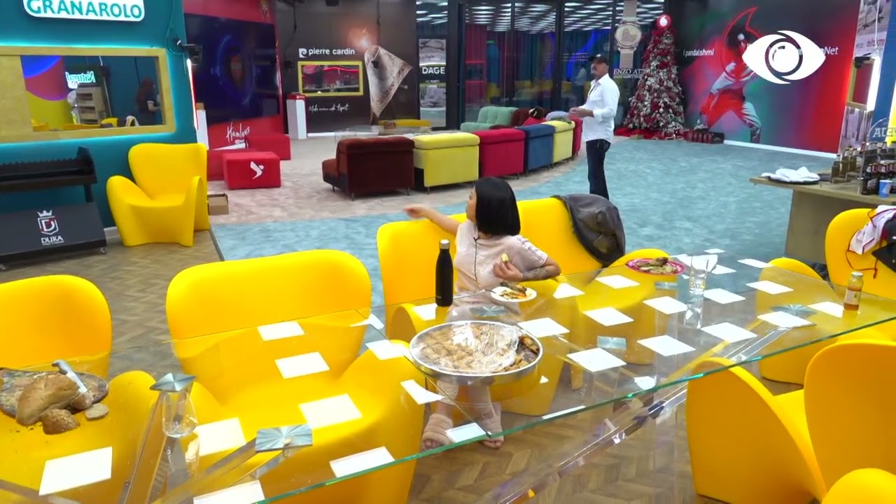 Unë jam më i madhi këtu, Mikela debaton me Herionin për kolltukun