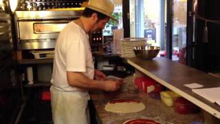 preview picture of video 'Restaurant Where Glamor and Pizzas Come Together at La Fille d'Easington - Pézenas online -'