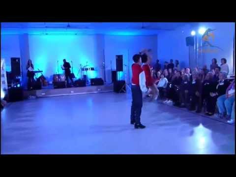 Baila Mundo - Cia Naira Antunes (Dança Porto Alegre 2013)