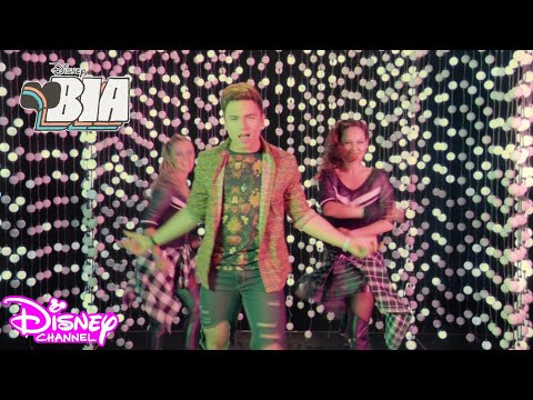 Bia - Jhon Caballero chante "Arreglarlo bailando" (episode 1)