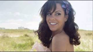 Bebel Gilberto - Close Your Eyes + Lyrics