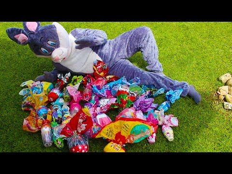 COELHO DA PÁSCOA ESCONDENDO OVOS DE PÁSCOA - Jéssica Godar e Laurinha e Helena