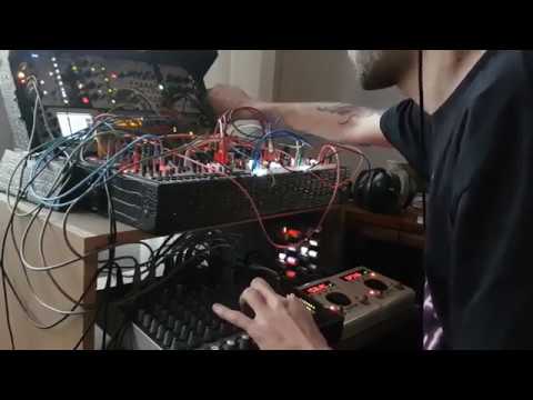 Industrial modular techno : Univariance