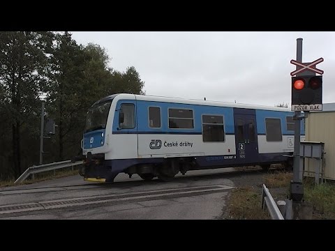 Železniční přejezd Hněvčeves (dříve trať 046) [P5414] - 16.10.2015  / Czech railroad crossing