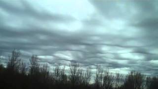 preview picture of video 'Strange clouds over Central NY 3/24/12'