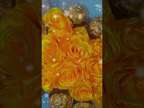 Yellow forever roses + chocolate 😍 #foreverroses #eternalroses #flowers #valentinesday #roses