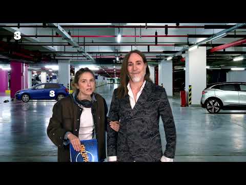 GialappaShow St. 5 - Manuel Agnelli rings the doorbell at GialappaShow