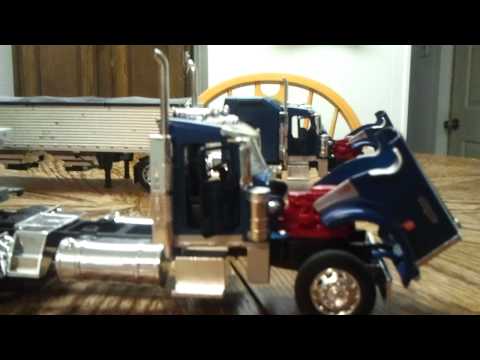1:32 scale brand new kenworth w900 from new ray