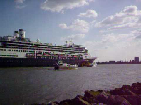 Cruise ship MS Rotterdam leaving Rotterdam 31.05.09 (3)