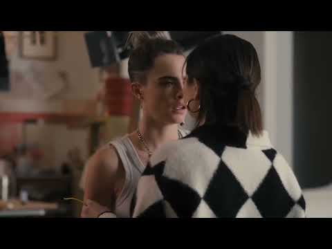 Mabel and Alice (Selena Gomez and Cara Delevingne) | Only Murders in the Building S02E02