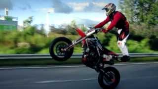 This is how you ride a supermoto: CRF MURDER