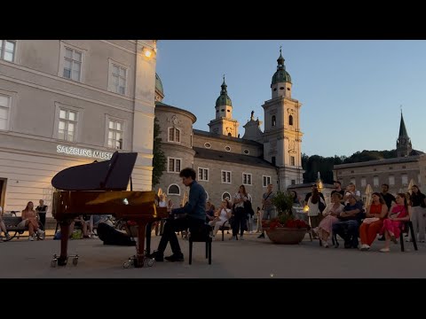 Extreme Piano Medley and Open Air Concert in 13 minutes in Salzburg!