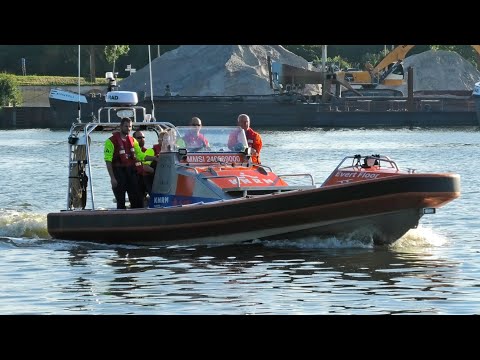 KNRM Elburg | Reddingsboot Evert Floor onderweg naar het Revemeer in Dronten voor een P2 melding