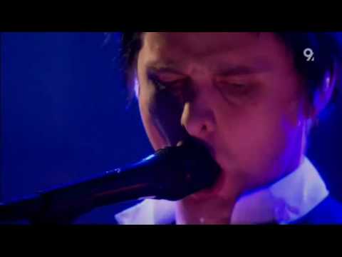 Muse - Knights Of Cydonia (Live Jools Holland 2006)