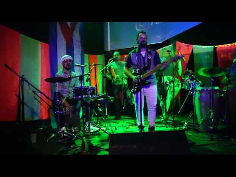 La Descarga en El Club de la Timba- Algo va a Cambiar (Fragmento)