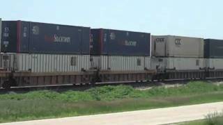 preview picture of video 'UP SD70M 4991 leads intermodal eastbound on BNSF's Mendota Sub'