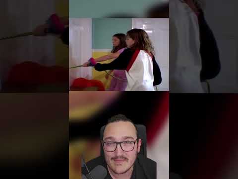 10 petites filles seules dans une maison