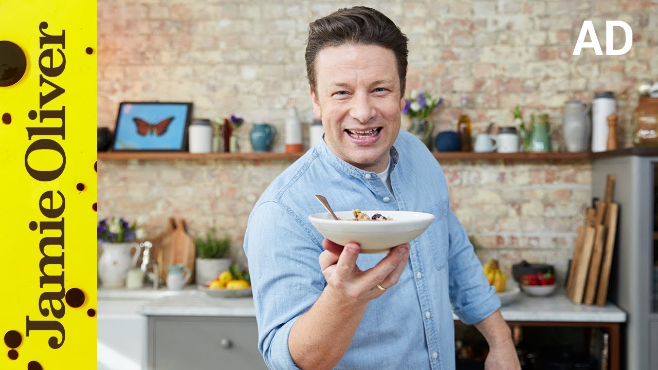 Smoothie berry breakfast bowl: Jamie Oliver