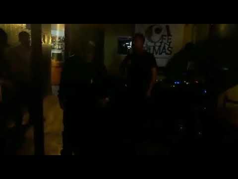 Poniente Psycho - Guerreros Formados ( en vivo Pub Cafe con Rimas )