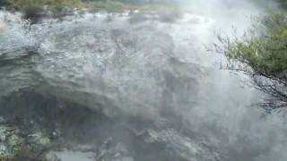 preview picture of video 'Thermal Hot Springs Wai-o-tapu, Rotarua, New Zealand'