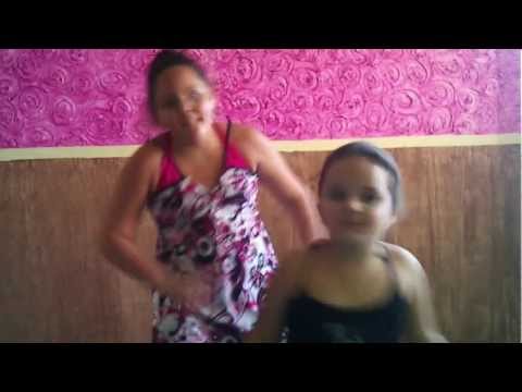 Meninas detonando na apresentação para a mamãe 10/09/2012