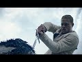 REI ARTHUR TIRANDO A ESPADA DA PEDRA Filme Rei Arthur A Lenda Da Espada 2017